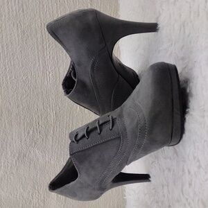 Life Stride Velocity Grey Fabric Upper Pointed-Toe High Heel Oxford Style Shoe